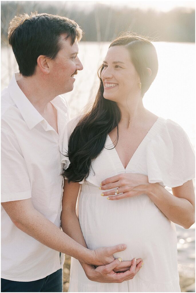 Kaitlin Mendoza is a maternity photographer in Indianapolis, Indiana that captured Taylor’s maternity photo session.