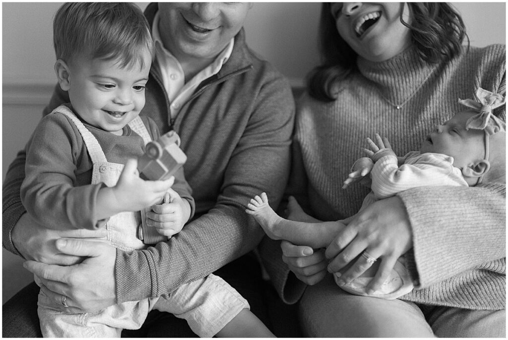 New big brother makes family laugh during Indianapolis newborn photos