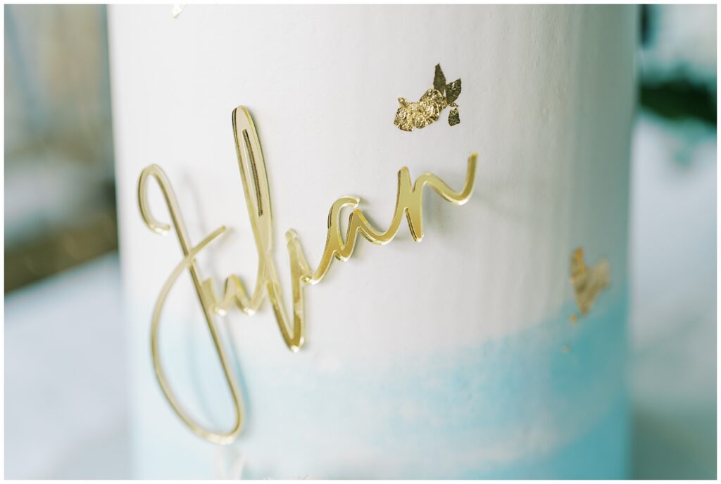 Golden name on cake by event photographer Kaitlin Mendoza