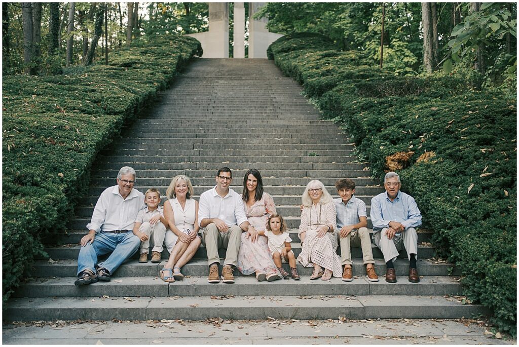 Extended family session at Holcomb Gardens